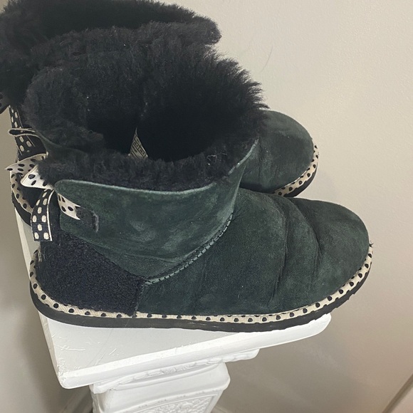 UGG Black Ankle Boots with Fur Lining - Picture 4 of 9